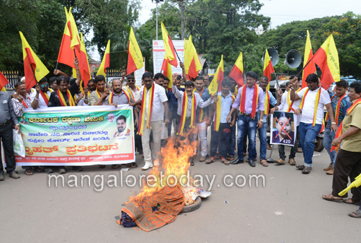 Rakshana Vedike protests 1